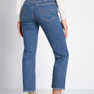 LEVI’S•high waist wedgie straight crop, size 29